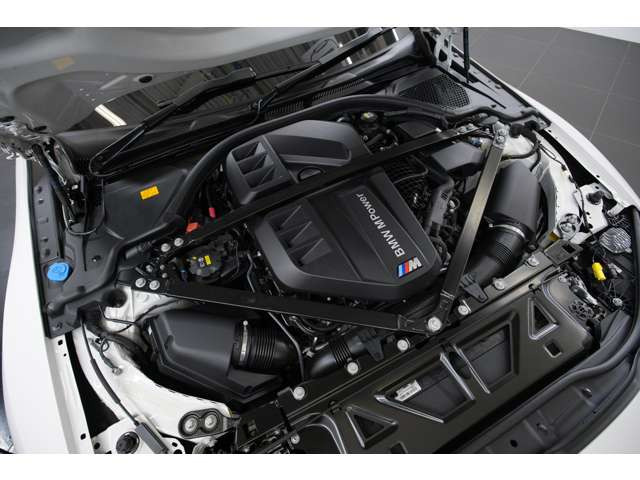 3.0L 直列6気筒DOHCツインターボ、510ps/66.3kgm、全長&times;全幅&times;全高mm 4805&times;1885&times;1395mm、車両重量 1730kg