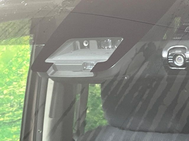 【トヨタセーフティセンス】走行中に前方の車両等を認識し、衝突しそうな時は警報とブレーキで衝突回避と被害軽減をアシスト。より安全にドライブをお楽しみいただけます。