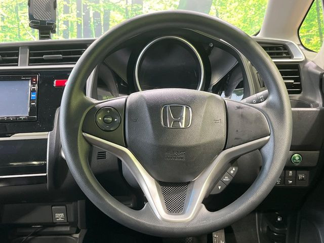 【ステアリングスイッチ】運転中、前方から目線をそらすことなく、オーディオ等の操作が可能な便利機能!安心&快適なドライブを演出してくれます♪