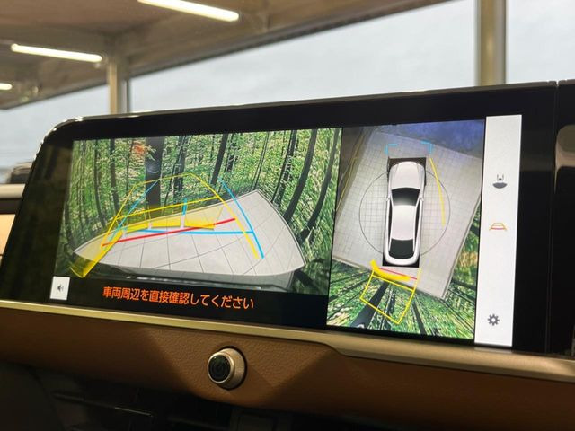 【パノラミックビューモニター】専用のカメラにより、上から見下ろしたような視点で360度クルマの周囲を確認することができます☆死角部分も確認しやすく、狭い場所での切り返しや駐車もスムーズに行えます。