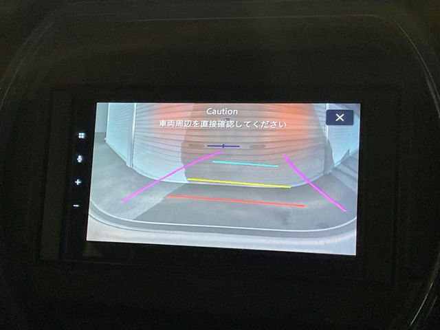 【バックカメラ】駐車時に後方がリアルタイム映像で確認できます。大型商業施設や立体駐車場での駐車時や、夜間のバック時に大活躍!運転スキルに関わらず、今や必須となった装備のひとつです!