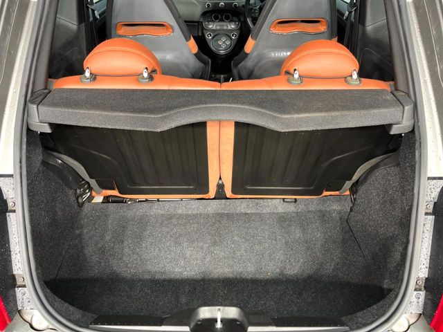●トランクルーム:趣味が広がる収容スペース!これだけの広さがあればお買い物やレジャーなどにも最適です!使用感も少なくきれいな状態を維持しております。