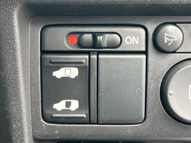 【パワースライドドア】スマートキーや運転席のスイッチでスライドドアの開閉が可能♪電動だから力を入れてドアを開ける必要が無く、小さいお子様でも、重い荷物を持っている時もラクに開け閉めできます♪