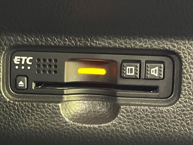 【ETC】高速道路の料金所をストレスなく通過!話題のスポットやサービスエリアに多い「スマートIC」利用時は必須のアイテムです。当店でセットアップを実施、ご納車当日からすぐにご利用いただけます!運転席シ