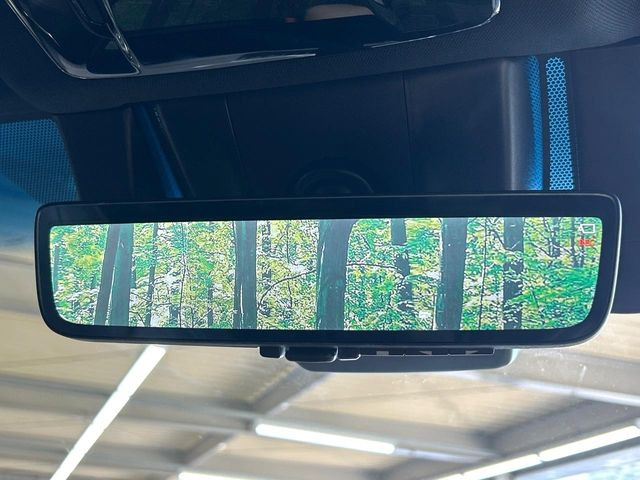 【デジタルインナーミラー】後席の大きな荷物や同乗者で後方が確認しづらい時でも安心!カメラが撮影した車両後方の映像をルームミラー内に表示。クリアな視界で状況の確認が可能です!