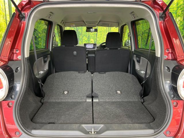 積み下ろしのしやすいデッキにはたっぷりと荷物を積み込んでいただけます。遊びから仕事まで、様々なシーンで頼れます♪