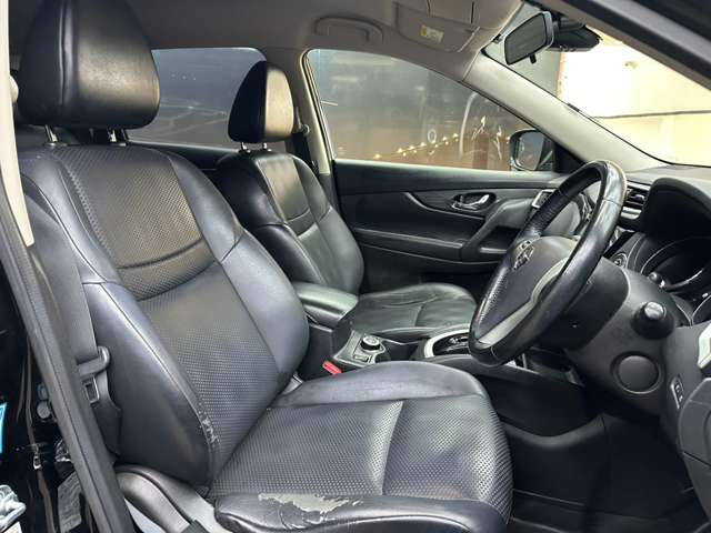運転席も広々としており運転しやすい環境を実現しています☆