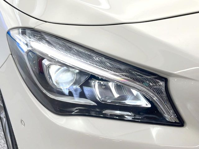 ●LEDヘッドライト:夜間走行時も良好な視界を確保し安心して運転できる高輝度LEDヘッドライトを装備!点灯速度が早く、消費電力も抑えられています。