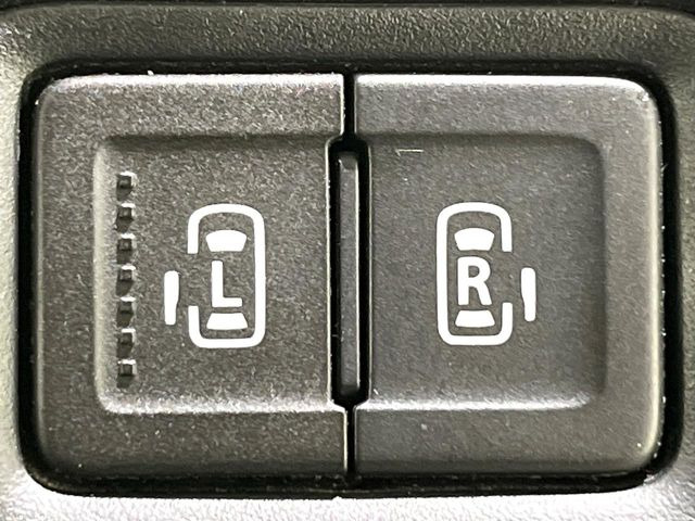 【両側パワースライドドア】スマートキーや運転席のスイッチで後席両側スライドドアの開閉が可能♪電動だから力を入れてドアを開ける必要が無く、小さなお子様でも簡単に開け閉めでき快適です♪