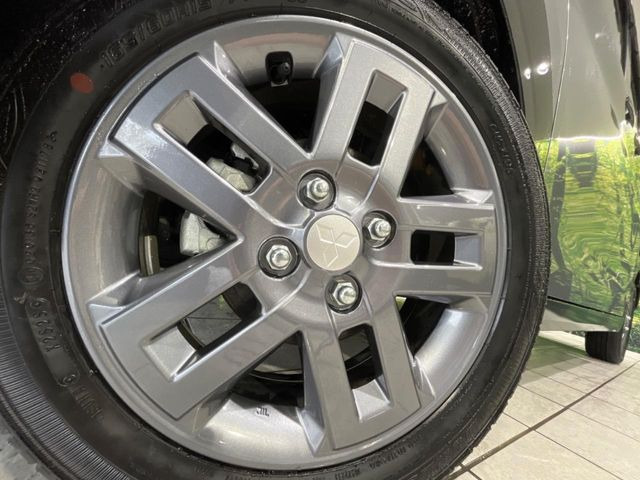 �y����15�C���`�A���~�z�C�[���z�O�ςɃ}�b�`���������A���~�z�C�[���𑕒����Ă���܂��B�e��ЊO�A���~�z�C�[����A�X�^�b�h���X�^�C�����戵�����Ă���܂��B���񂲑��k����������