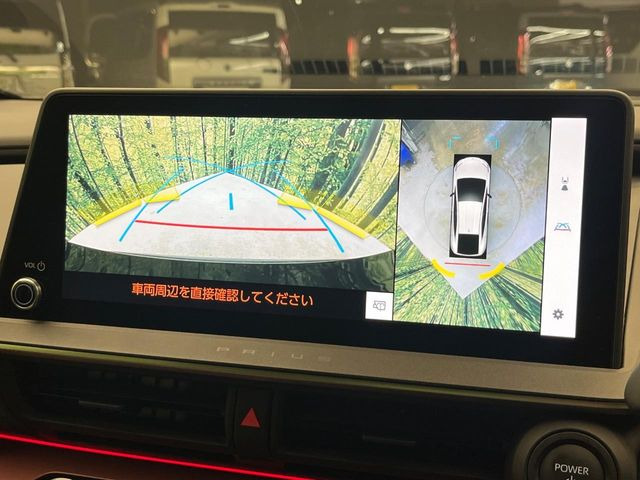 【パノラミックビューモニター】専用のカメラにより、上から見下ろしたような視点で360度クルマの周囲を確認することができます☆死角部分も確認しやすく、狭い場所での切り返しや駐車もスムーズに行えます。
