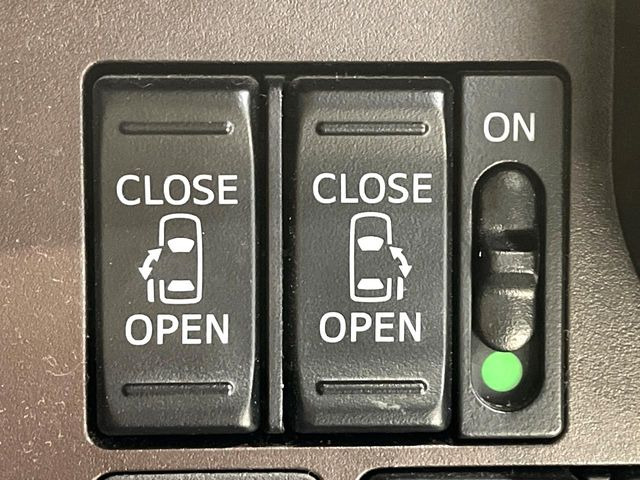 【両側パワースライドドア】スマートキーや運転席のスイッチで後席両側スライドドアの開閉が可能♪電動だから力を入れてドアを開ける必要が無く、小さなお子様でも簡単に開け閉めでき快適です♪