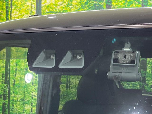 【スマートアシスト】走行中に前方の車両等を認識し、衝突しそうな時は警報とブレーキで衝突回避と被害軽減をアシスト。より安全にドライブをお楽しみいただけます。