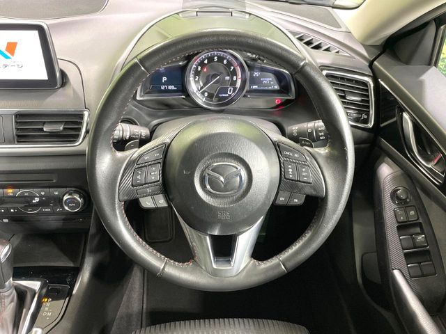 �y�����v�����X�e�A�����O�z�㎿�Ȋv���g�p���邱�ƂŁA��ɂ����������݂ƂĂ��^�]���₷���n���h���ł���