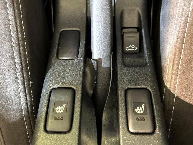 【シートヒーター】寒い日に重宝するシートヒーター!エアコンより早く温まってくれるので寒がりの人も安心ですね♪エアコンの温風は乾燥するから苦手、という方にもをおすすめです。
