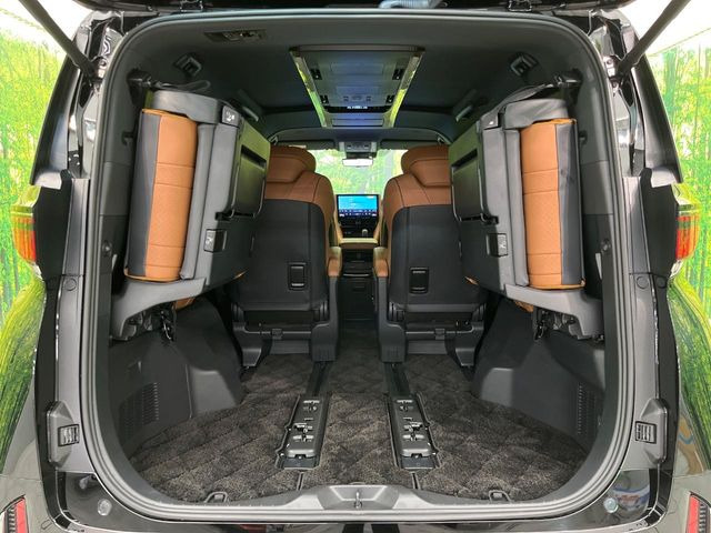 【パワーバックドア】スマートキーや運転席のボタンを押すだけでリアゲートが自動で開閉します!荷物を持っている時や、高い位置にあるバックドアを閉める際に便利な機能です♪