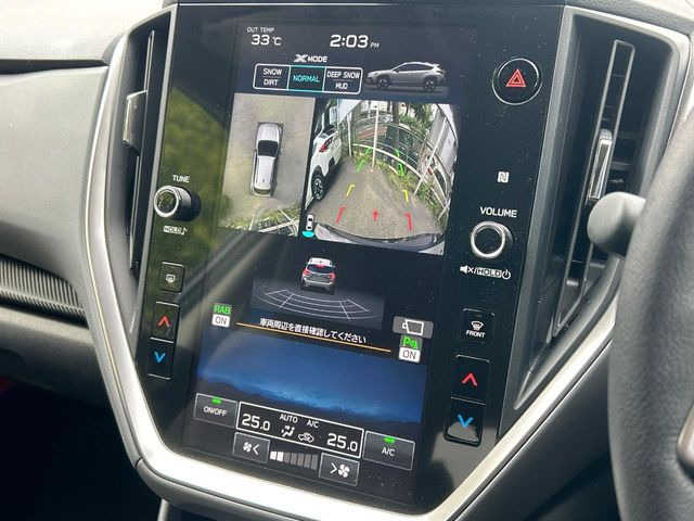 【マルチテレインモニター】車のフロントやサイドのカメラ画像を同時にモニター表示することで、悪路や狭い道を走行時でも周囲の状況確認ができ安心!本格SUVにうれしい装備です♪