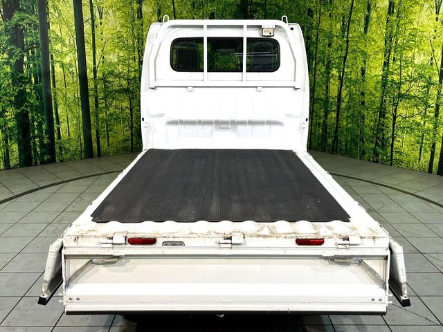積み下ろしのしやすいデッキにはたっぷりと荷物を積み込んでいただけます。遊びから仕事まで、様々なシーンで頼れます♪