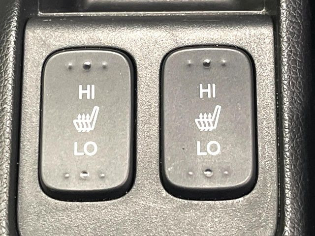 【前席シートヒーター】寒い日に重宝するシートヒーター!エアコンより早く温まってくれるので寒がりの人も安心ですね♪エアコンの温風は乾燥するから苦手、という方にもをおすすめです。