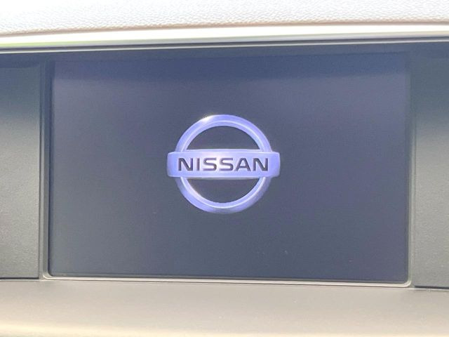【純正ナビ】人気の純正ナビを装備。オーディオ機能も充実しており、Bluetooth接続すればお持ちのスマホやMP3プレイヤーの音楽を再生可能!毎日の運転がさらに楽しくなります!!