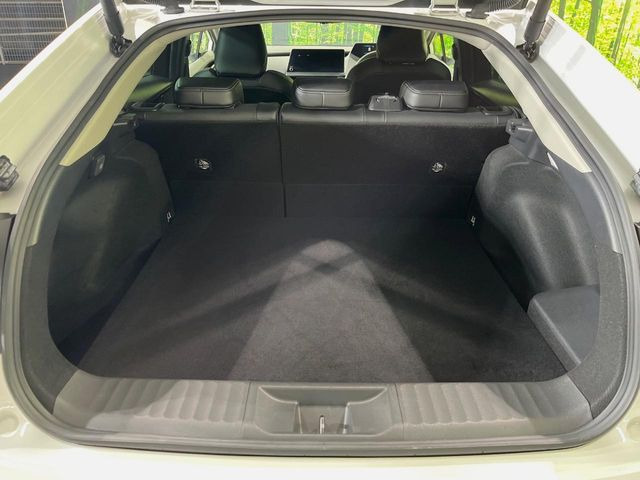 積み下ろしのしやすいデッキにはたっぷりと荷物を積み込んでいただけます。遊びから仕事まで、様々なシーンで頼れます♪