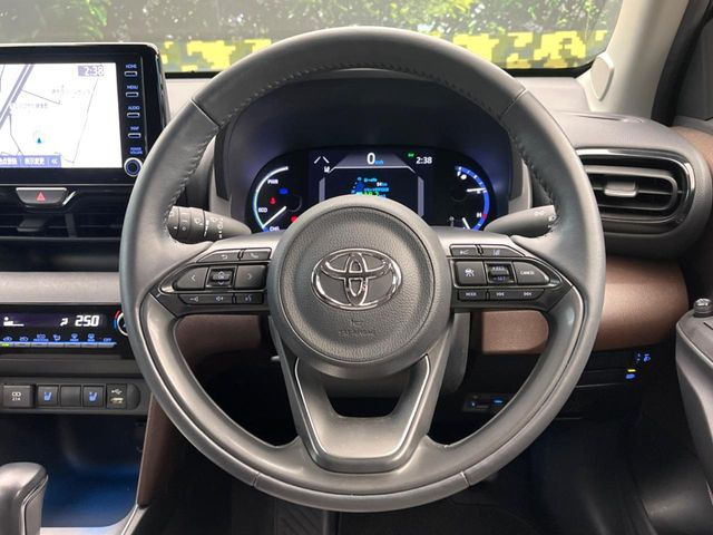 【ステアリングスイッチ】運転中、前方から目線をそらすことなく、オーディオ等の操作が可能な便利機能!安心&快適なドライブを演出してくれます♪