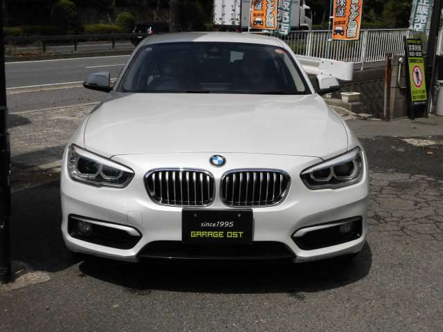 人気の1シリーズが、特別限定車で上級グレードの118iファッショニスタで、白本革シートで、インテリジェントセーフティで、ディーラー記録簿付で、純正ナビで、ETCで、車検2年整備付きで驚きの価格^^