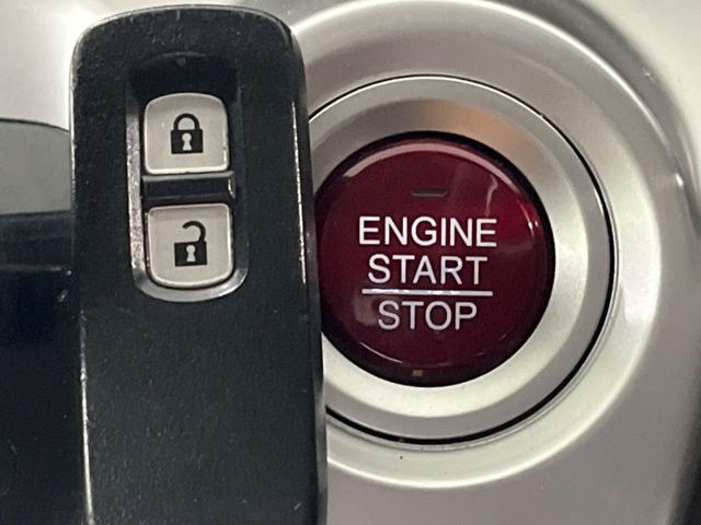 �yHonda�X�}�[�g�L�[�z�J�o����|�P�b�g�ɓ��ꂽ�܂܂ł��h�A�̎{���E�������\�ȃX�}�[�g�L�[�𑕔��B�G���W���̃I���E�I�t�����J�M�����o���K�v����������Ƃ��Ă��֗��ł���