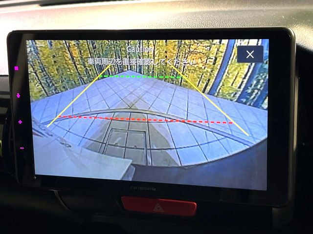 【バックカメラ】駐車時に後方がリアルタイム映像で確認できます。大型商業施設や立体駐車場での駐車時や、夜間のバック時に大活躍!運転スキルに関わらず、今や必須となった装備のひとつです!