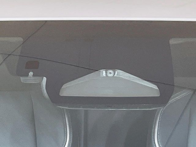 【トヨタセーフティセンス】走行中に前方の車両等を認識し、衝突しそうな時は警報とブレーキで衝突回避と被害軽減をアシスト。より安全にドライブをお楽しみいただけます。