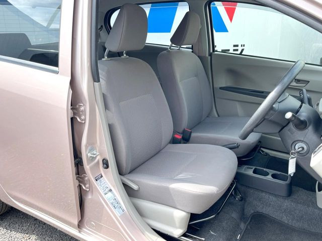 運転席シート廻りは使用感も少なく、良好な状態となっています。丁寧に使われていたことがよくわかりますね。