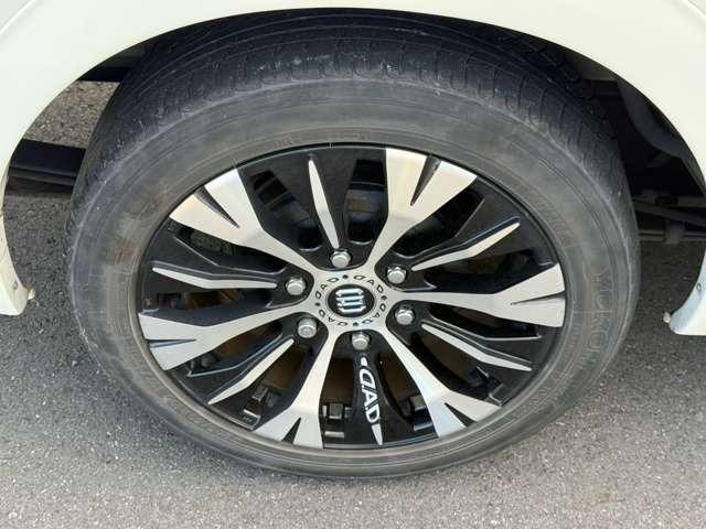 気になるお車がありましたら右の電話番号から直接お店にお問い合わせください。支払方法から車両情報、状態までなんでもご説明させて頂きます。スタッフ一同ご連絡お待ちしております。