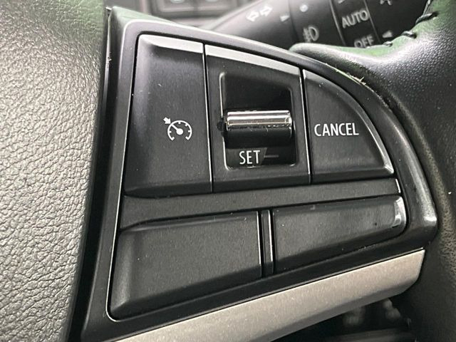 【クルーズコントロール】高速道路もラクラク走行。アクセルを離しても一定速度で走行ができ、長距離運転時の負担を軽減!加速・減速も簡単なスイッチ操作で調整できます。