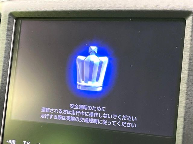 【純正ナビ】人気の純正ナビを装備しております。ナビの使いやすさはもちろん、オーディオ機能も充実!キャンプや旅行はもちろん、通勤や買い物など普段のドライブも楽しくなるはず♪