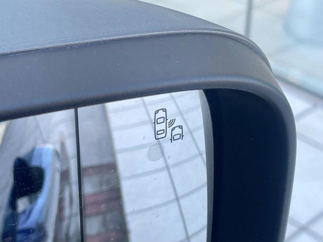 ●ブラインドアシストセンサー:視角からの車を感知し、ドライバーが車線変更を行う際に、警告音と共に注意を促してくれる安全支援機能です!