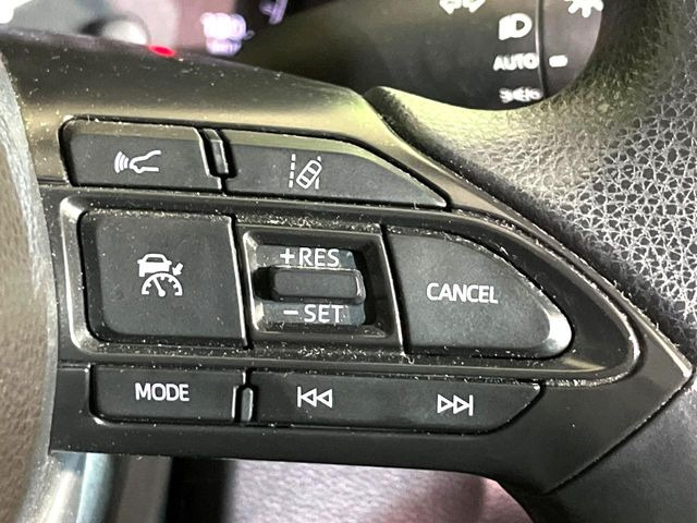 【レーダークルーズコントロール】高速道路での長距離走行が楽に!!自動で速度を保つクルーズコントロールが、衝突軽減システムと連携し、前方の車両を感知して車間を保つように速度調節してくれます!!