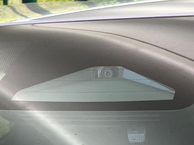 【トヨタセーフティセンス】走行中に前方の車両等を認識し、衝突しそうな時は警報とブレーキで衝突回避と被害軽減をアシスト。より安全にドライブをお楽しみいただけます。