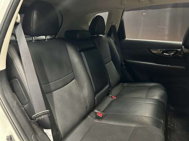 車内もキレイで嫌な臭いもありません☆気になる方は内装のスチームクリーナーも施工可能です♪