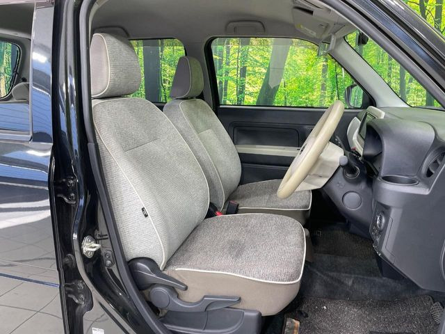 運転席シート廻りは使用感も少なく、良好な状態となっています。丁寧に使われていたことがよくわかりますね。
