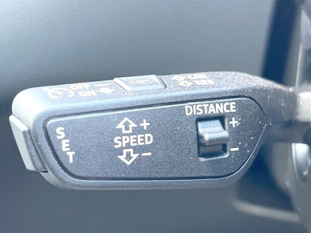 ●アダプティブクルーズコントロール:前の車との車間距離を一定にとりつつ、一定速度で自動走行してくれる次世代のクルーズコントロール!主に高速道路や自動車専用道路で使用する便利な機能です!