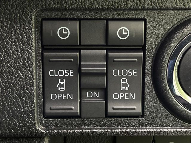 【両側パワースライドドア】スマートキーや運転席のスイッチで後席両側スライドドアの開閉が可能♪電動だから力を入れてドアを開ける必要が無く、小さなお子様でも簡単に開け閉めでき快適です♪
