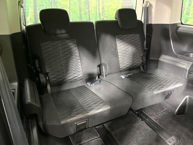 3列目シートはもちろん状態良好☆大人でもゆったりと座って頂けますので、大人数でのお出かけもラクラクです♪ご家族で、気の知れた仲間で、ドライブに行くのが楽しみですね♪