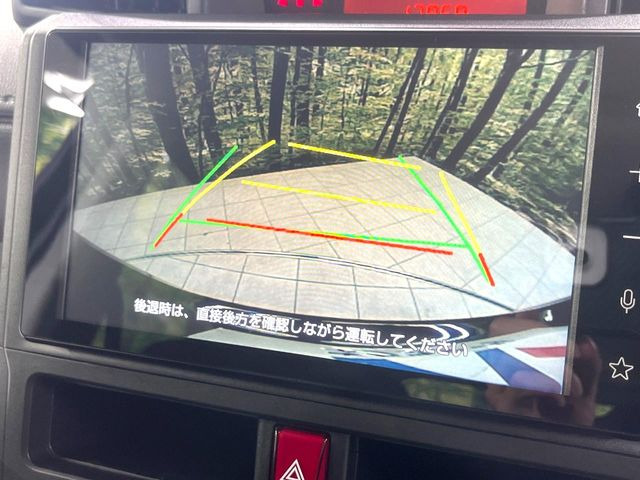 【バックカメラ】駐車時に後方がリアルタイム映像で確認できます。大型商業施設や立体駐車場での駐車時や、夜間のバック時に大活躍!運転スキルに関わらず、今や必須となった装備のひとつです!