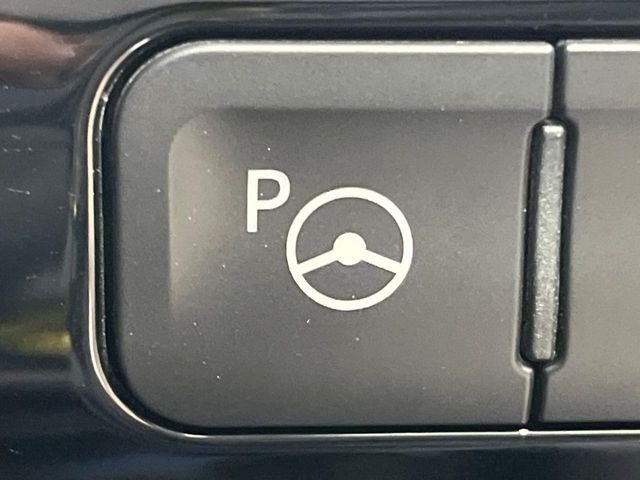 【駐車支援システム】駐車スペースを検知し、スムーズな駐車をアシスト。狭いスペースへの駐車など、駐車に自信の無い方におすすめの機能です♪