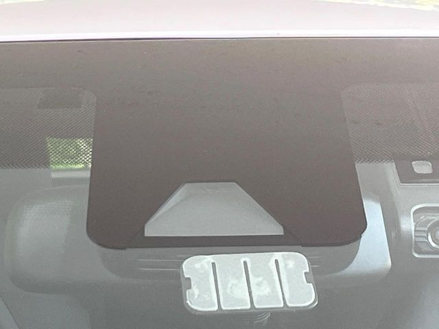 【トヨタセーフティセンス】走行中に前方の車両等を認識し、衝突しそうな時は警報とブレーキで衝突回避と被害軽減をアシスト。より安全にドライブをお楽しみいただけます。