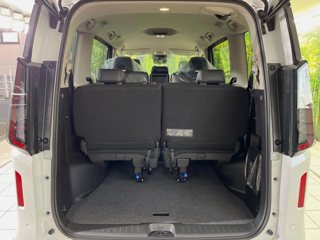 普段のお買い物や通勤、送迎等に十分な荷室スペースを確保しております。セカンドシートを倒すと、大きな荷物の積載も可能です♪