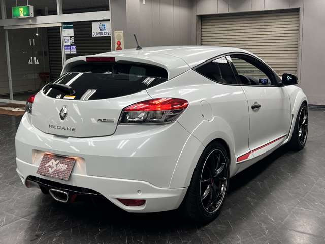 全てのお車が屋内にあるわけでは御座いませんので、来店前に事前連絡をお願い致します。