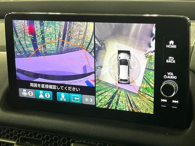 【マルチビューカメラシステム】専用のカメラにより、上から見下ろしたような視点で360度クルマの周囲を確認することができます☆死角部分も確認しやすく、狭い場所での切り返しや駐車もスムーズに行えます。