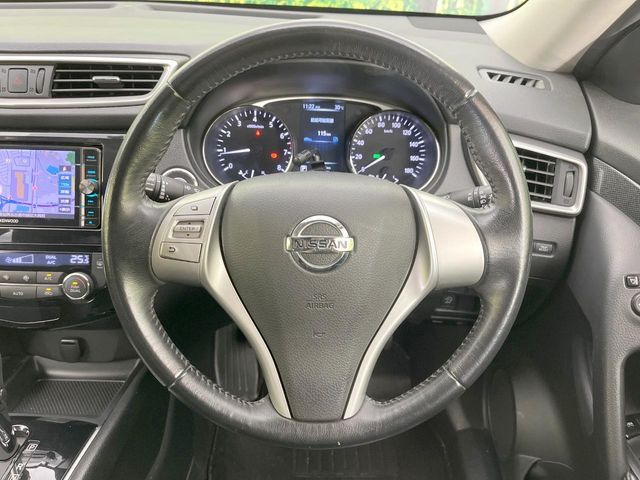 インテリアに合わせたデザインのステアリングは、運転される方のことも考え、運転しやすい形状、大きさです。是非一度、実際に触ってお確かめください。
