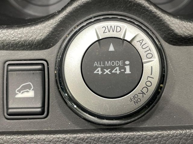 【オールモード4&times;4】2WD/4WDモードを手軽に切り替え可能。燃費重視の2WD、スタック時に役立つLOCK、AUTOモードでは4WDの配分を自動で調整し、路面状況を問わず安定した走りをサポート。
